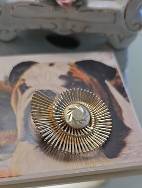 Vintage Gold Spiral Sunburst Scarf Clip - Women's Jewelry